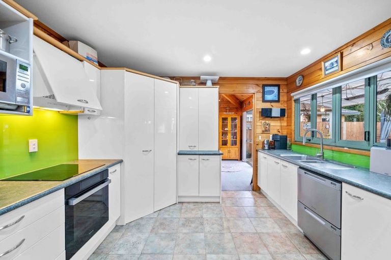 Photo of property in 1 Coolen Place, Tuakau, 2121