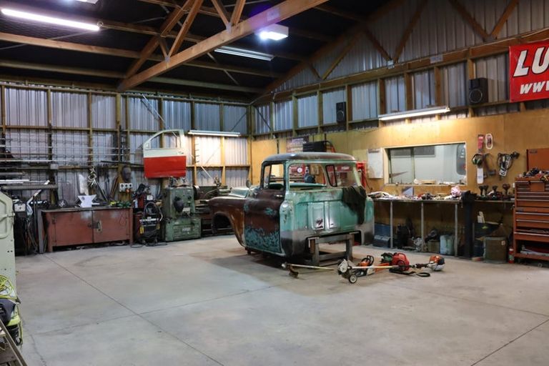 Photo of property in 550 Mountain Road, Lepperton, New Plymouth, 4373