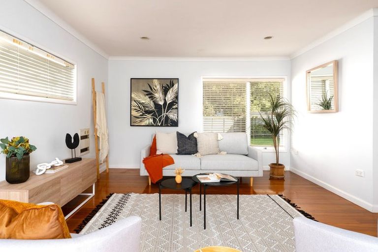 Photo of property in 33 Covil Avenue, Te Atatu South, Auckland, 0610