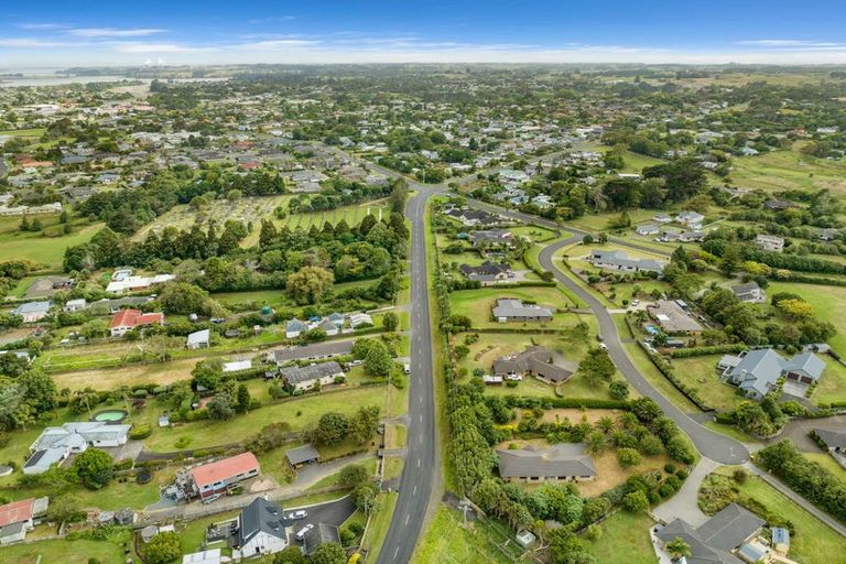 Photo of property in 10 Gleaming Place, Waiuku, 2123