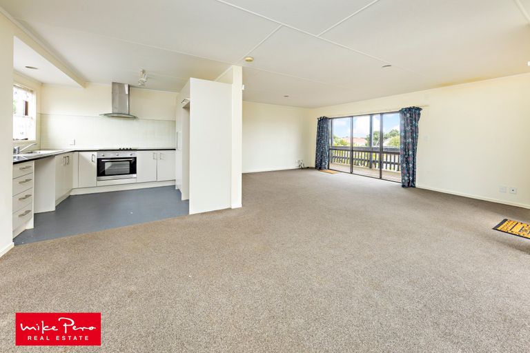 Photo of property in 20 Dungarvon Place, Clendon Park, Auckland, 2103
