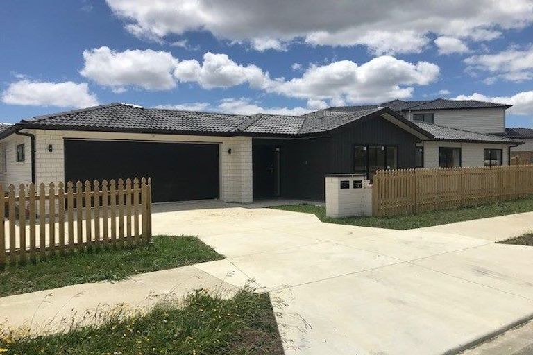 Photo of property in 74 Twin Parks Rise, Papakura, 2110