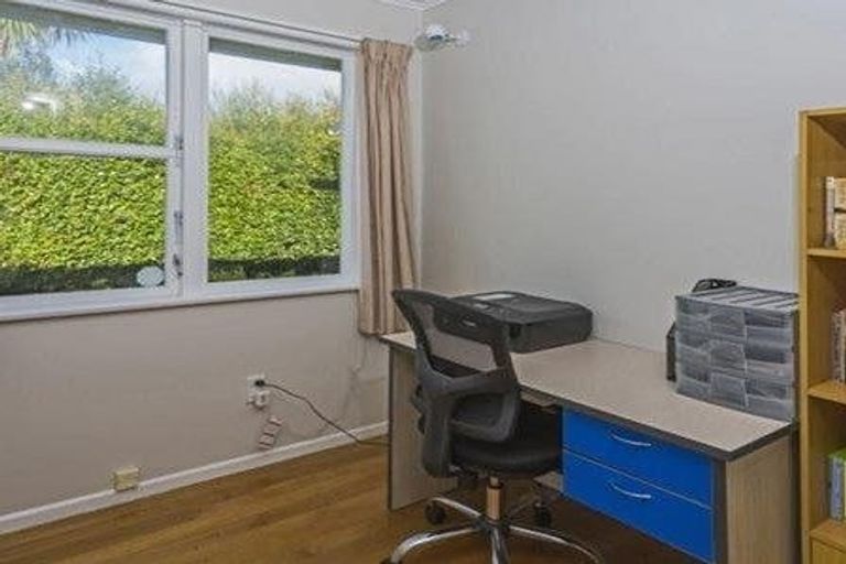 Photo of property in 68 Edgewater Drive, Pakuranga, Auckland, 2010