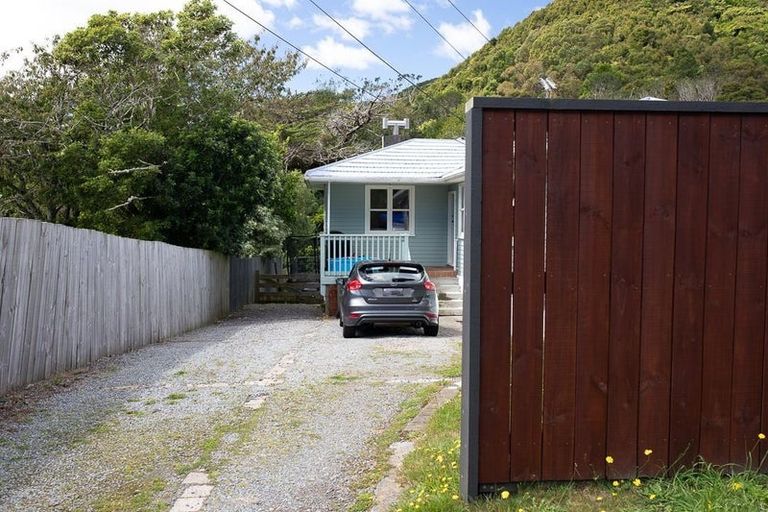 Photo of property in 3 Sunny Grove, Wainuiomata, Lower Hutt, 5014