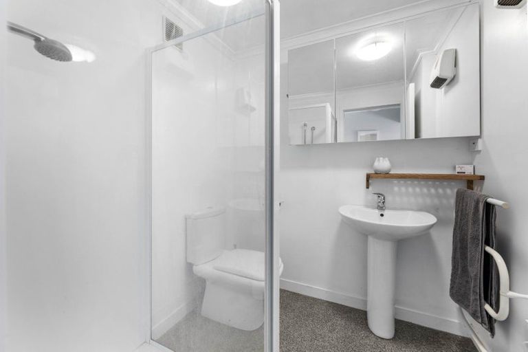 Photo of property in 26b Howard Street, Macandrew Bay, Dunedin, 9014