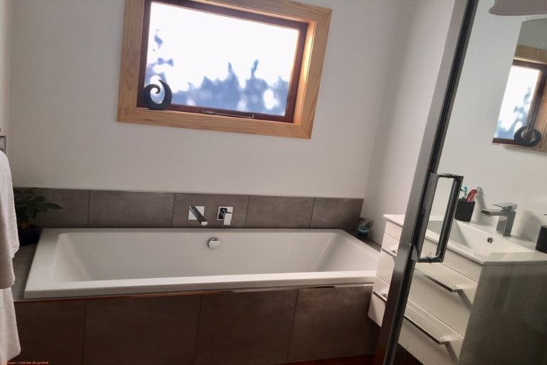 Photo of property in 106 The Parade, Paekakariki, 5034