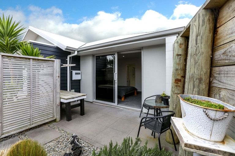 Photo of property in 17a Heta Road, Highlands Park, New Plymouth, 4312