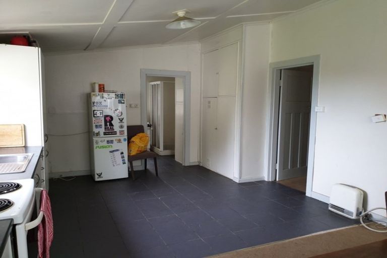 Photo of property in 203 Bridge Street, Eltham, 4322