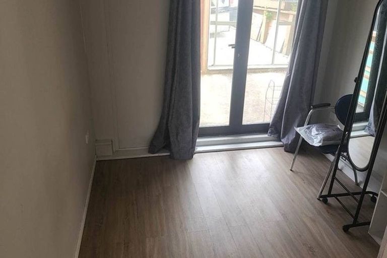 Photo of property in 50 Woodhouse Avenue, Karori, Wellington, 6012