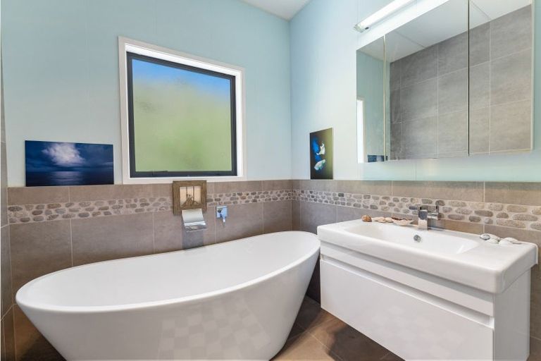 Photo of property in 23 Saqa Way, Matapouri, Whangarei, 0173