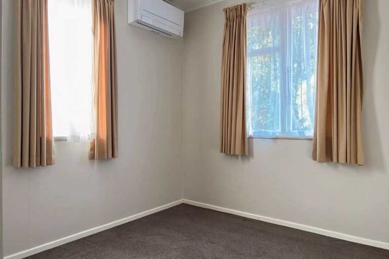 Photo of property in 1/204 Beach Haven Road, Beach Haven, Auckland, 0626
