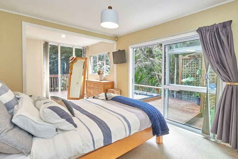 Photo of property in 27 Coroglen Avenue, Birkenhead, Auckland, 0626