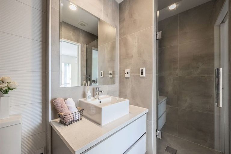 Photo of property in 16 Meritage Lane, Te Atatu South, Auckland, 0610