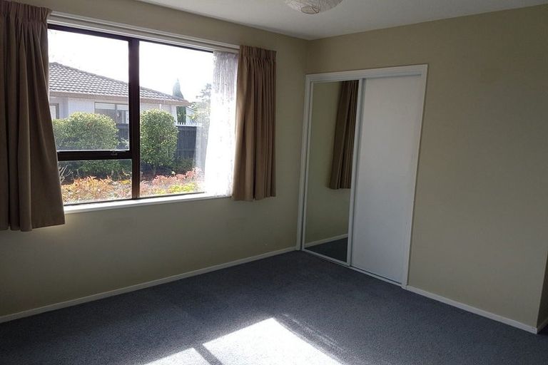 Photo of property in 3 Strack Place, Redwood, Christchurch, 8051