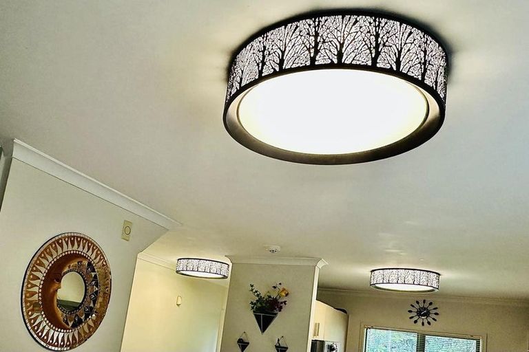 Photo of property in 27 Verdale Circle, Glen Eden, Auckland, 0602