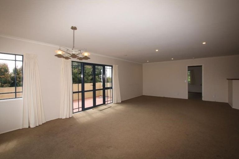 Photo of property in 7a Roberts Road, Glenfield, Auckland, 0629