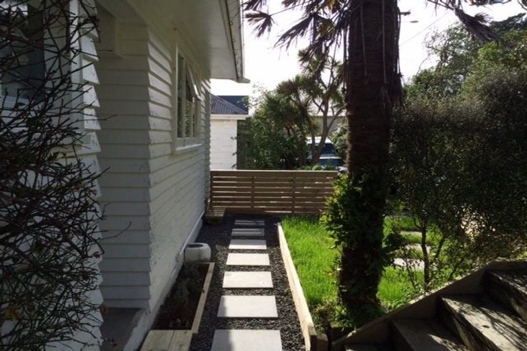 Photo of property in 92 Karepa Street, Brooklyn, Wellington, 6021