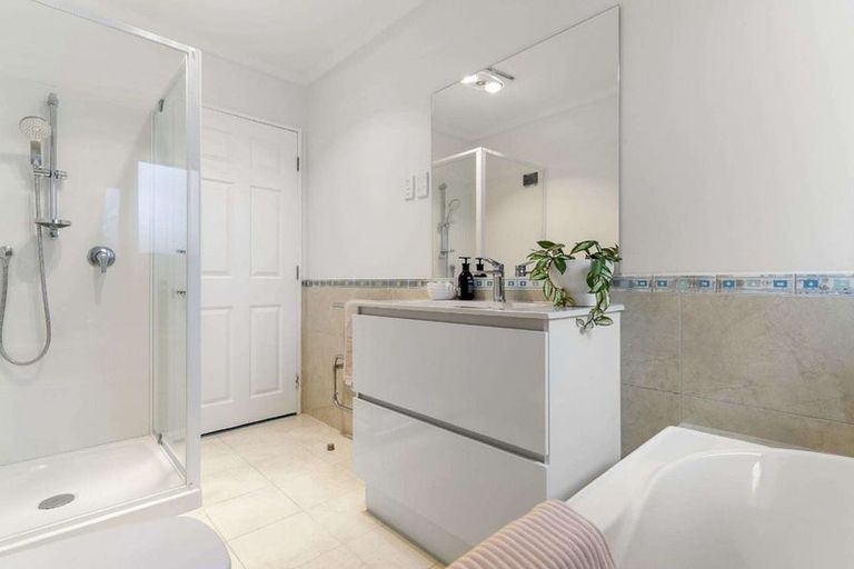 Photo of property in 14 Exotic Place, Massey, Auckland, 0614