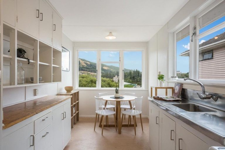 Photo of property in 83 Bell Street, Tawa, Wellington, 5028