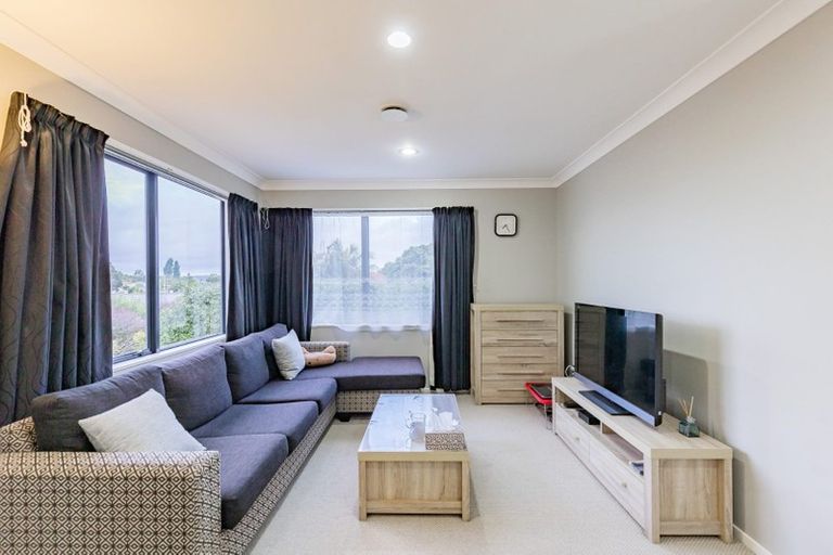 Photo of property in 18a Enderby Drive, Te Atatu Peninsula, Auckland, 0610