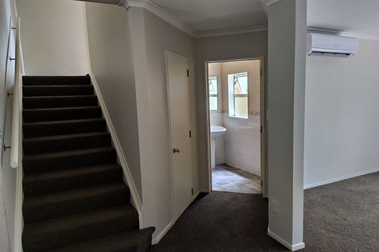 Photo of property in 9 Ryehill Close, New Lynn, Auckland, 0600