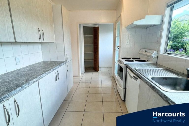 Photo of property in 1 Denver Avenue, Sunnyvale, Auckland, 0612