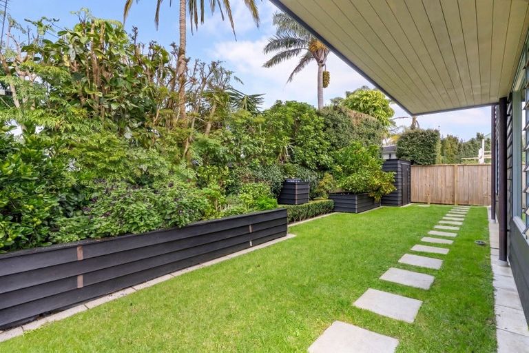 Photo of property in 13 Maritime Terrace, Birkenhead, Auckland, 0626