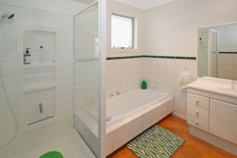 Photo of property in 18 Truby King Street, Merrilands, New Plymouth, 4312