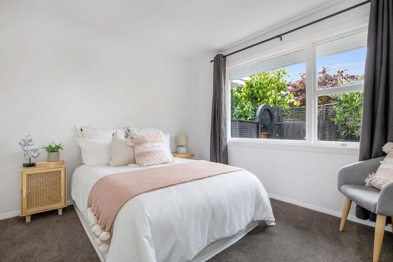 Photo of property in 2/111 Aikmans Road, Merivale, Christchurch, 8014