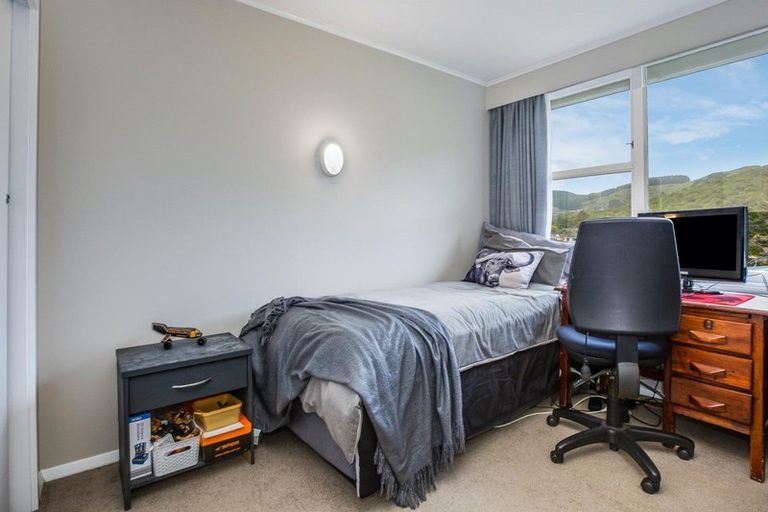 Photo of property in 68 Larsen Crescent, Tawa, Wellington, 5028