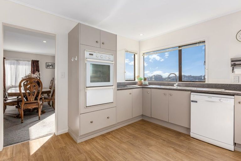 Photo of property in 21 Landsdowne Terrace, Karori, Wellington, 6012