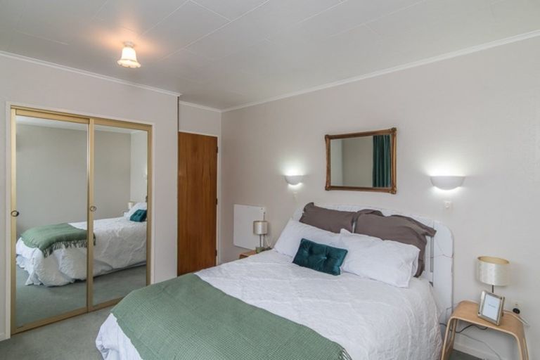 Photo of property in 12 Leybourne Avenue, Waikanae, 5036