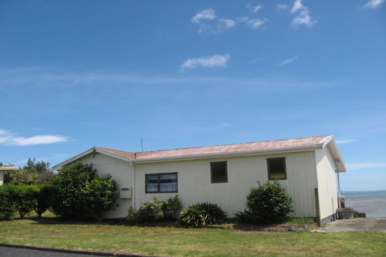 Photo of property in 16 Crispe Road, Clarks Beach, 2122