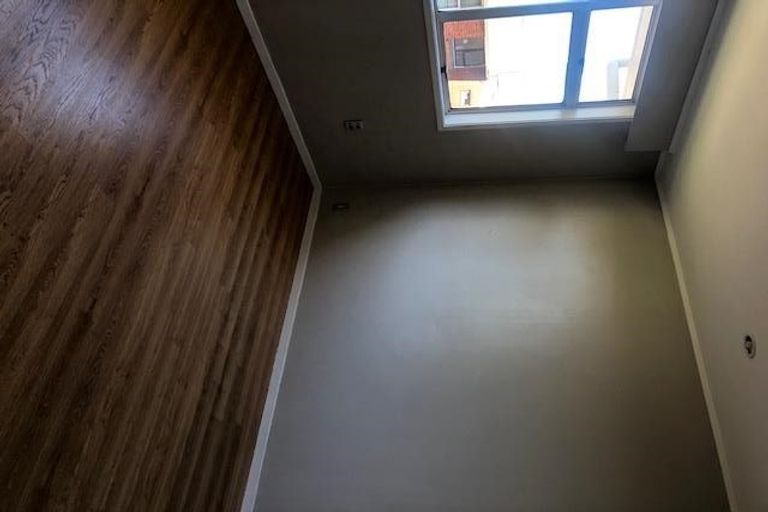 Photo of property in 1/84 Greenslade Crescent, Northcote, Auckland, 0627