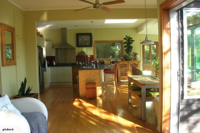 Photo of property in 5 Kaitawa Road, York Bay, Lower Hutt, 5013