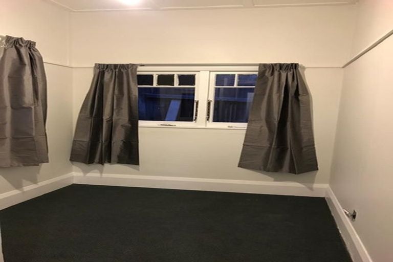 Photo of property in 17 Naughton Terrace, Kilbirnie, Wellington, 6022