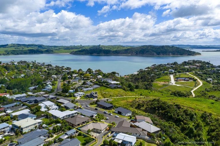 Photo of property in 12 Mahana Place, Raglan, 3225