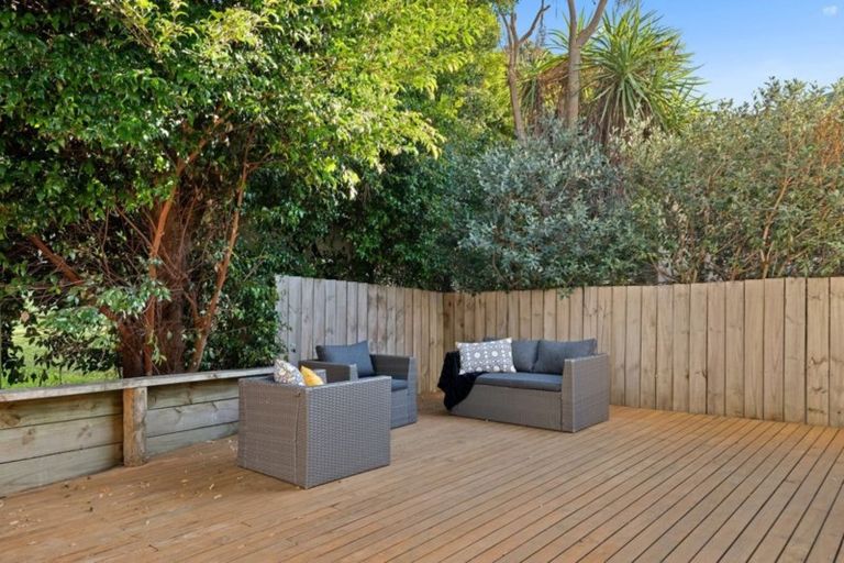 Photo of property in 1/16 Ocean View Road, Hatfields Beach, Orewa, 0931