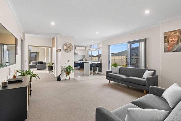 Photo of property in 48 Karamea Street, Whalers Gate, New Plymouth, 4310