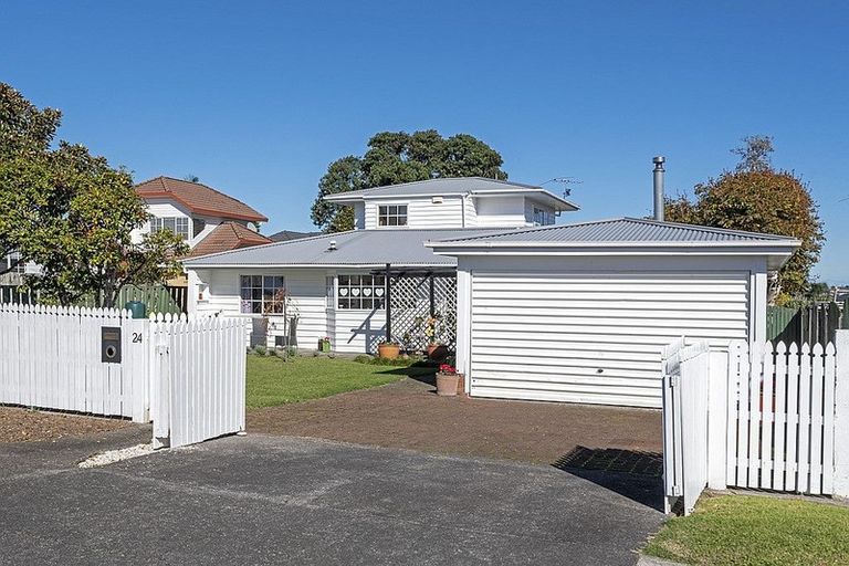 Photo of property in 24 Cherry Road, Bucklands Beach, Auckland, 2014