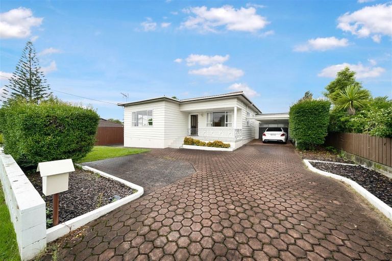 Photo of property in 81 Lynwood Road, New Lynn, Auckland, 0600