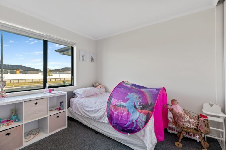 Photo of property in 14 Saint Michael Crescent, One Tree Point, 0118