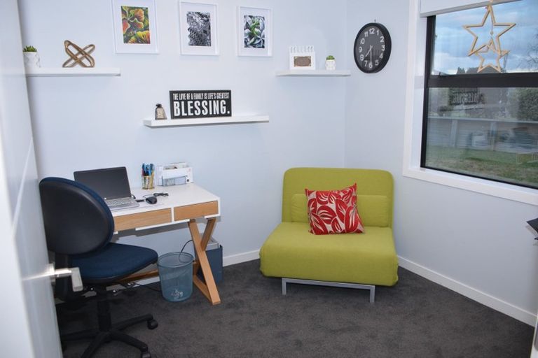 Photo of property in 2 Olive Close, Omokoroa, 3114