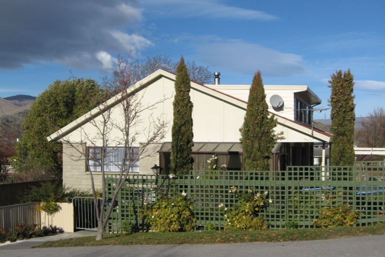 Photo of property in 52 Molyneux Avenue, Cromwell, 9310