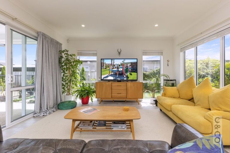 Photo of property in 14 Floyd Road, Riverhead, 0820