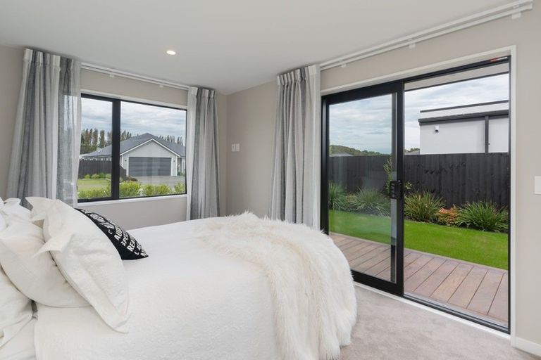 Photo of property in 11 Evelyn Crescent, Marshland, Christchurch, 8083