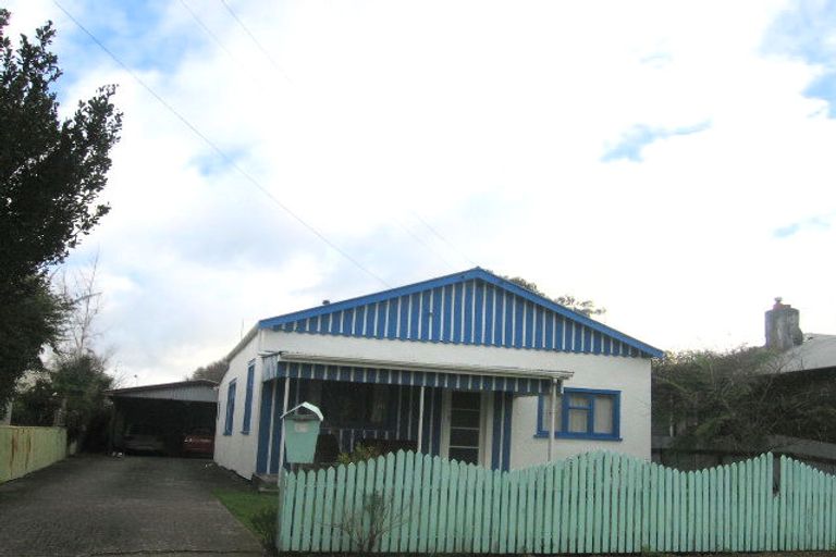 Photo of property in 30 Kingswood Street, Takaro, Palmerston North, 4412