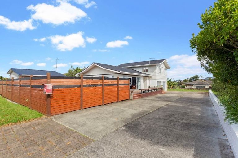 Photo of property in 13 Banksia Place, Goodwood Heights, Auckland, 2105