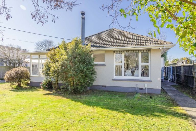 Photo of property in 27 Middlepark Road, Sockburn, Christchurch, 8042