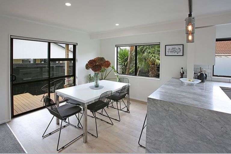 Photo of property in 1/28 Manuka Road, Glenfield, Auckland, 0629